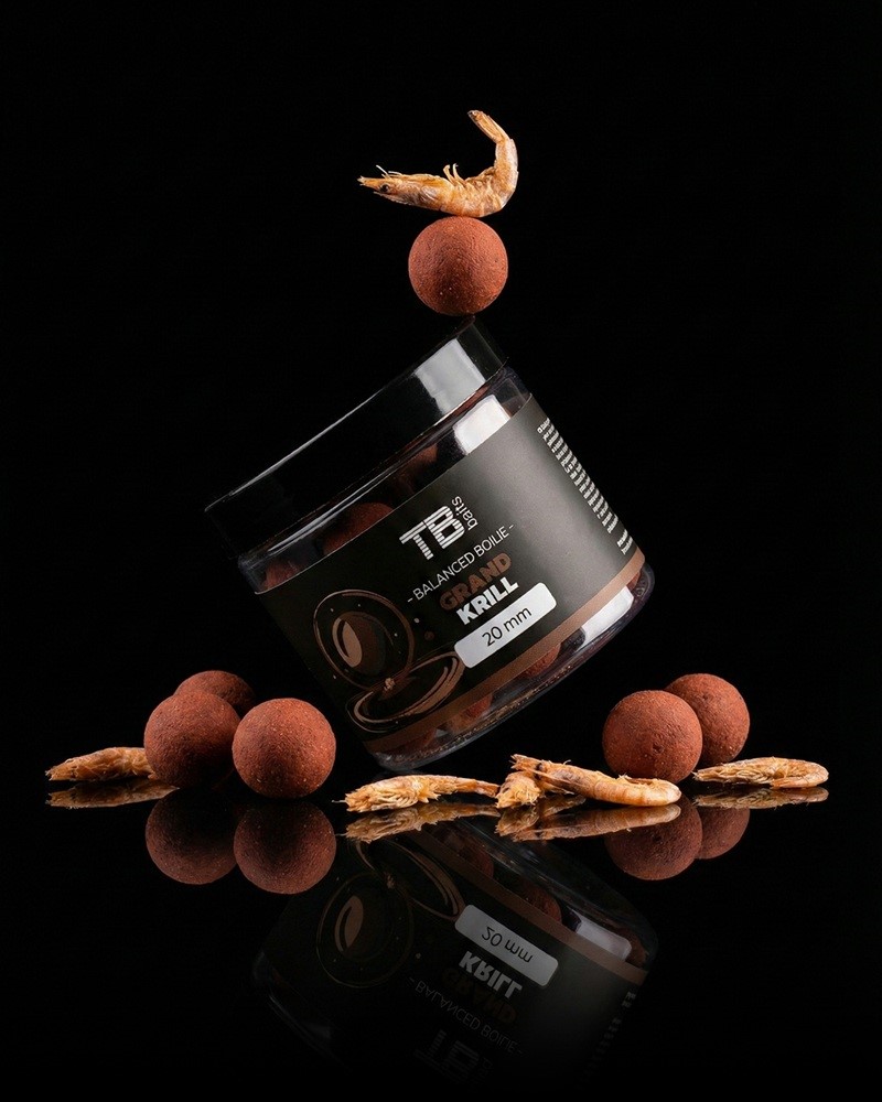 TB BAITS Vyvážené boilie Balanced + Atraktor Grand Krill 100ml 20mm
