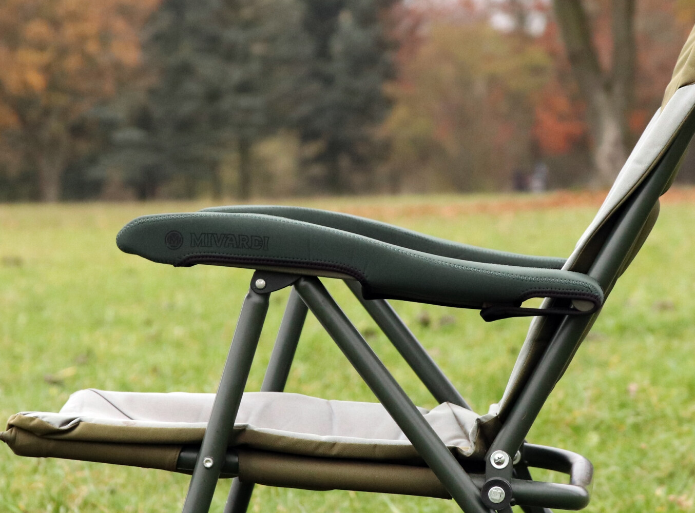 MIVARDI Návleky na opěrky pro křesla COMFORT