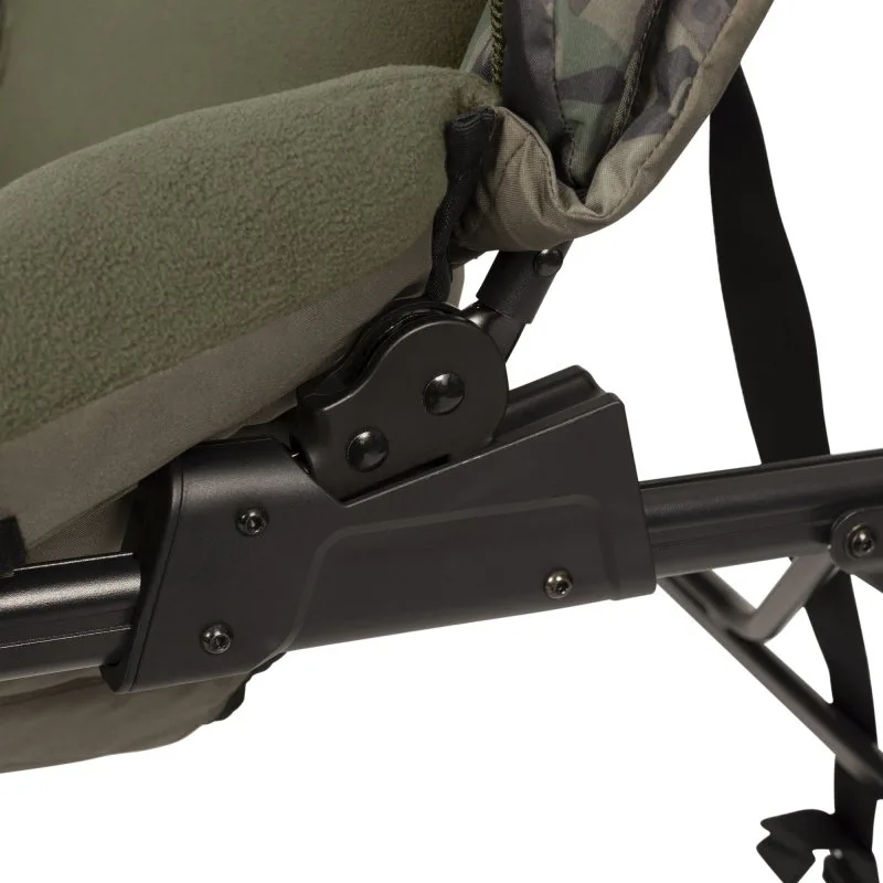 Trakker Křeslo Levelite Colossus Camo Recliner Chair