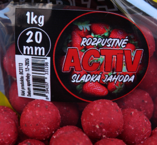 BLACK CARP Activ Boilies Sladká Jahoda 1kg 20 mm