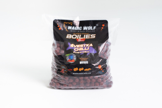 MAGIC WOLF Krmné Boilie 5 kg 24 mm Švestka Chilli